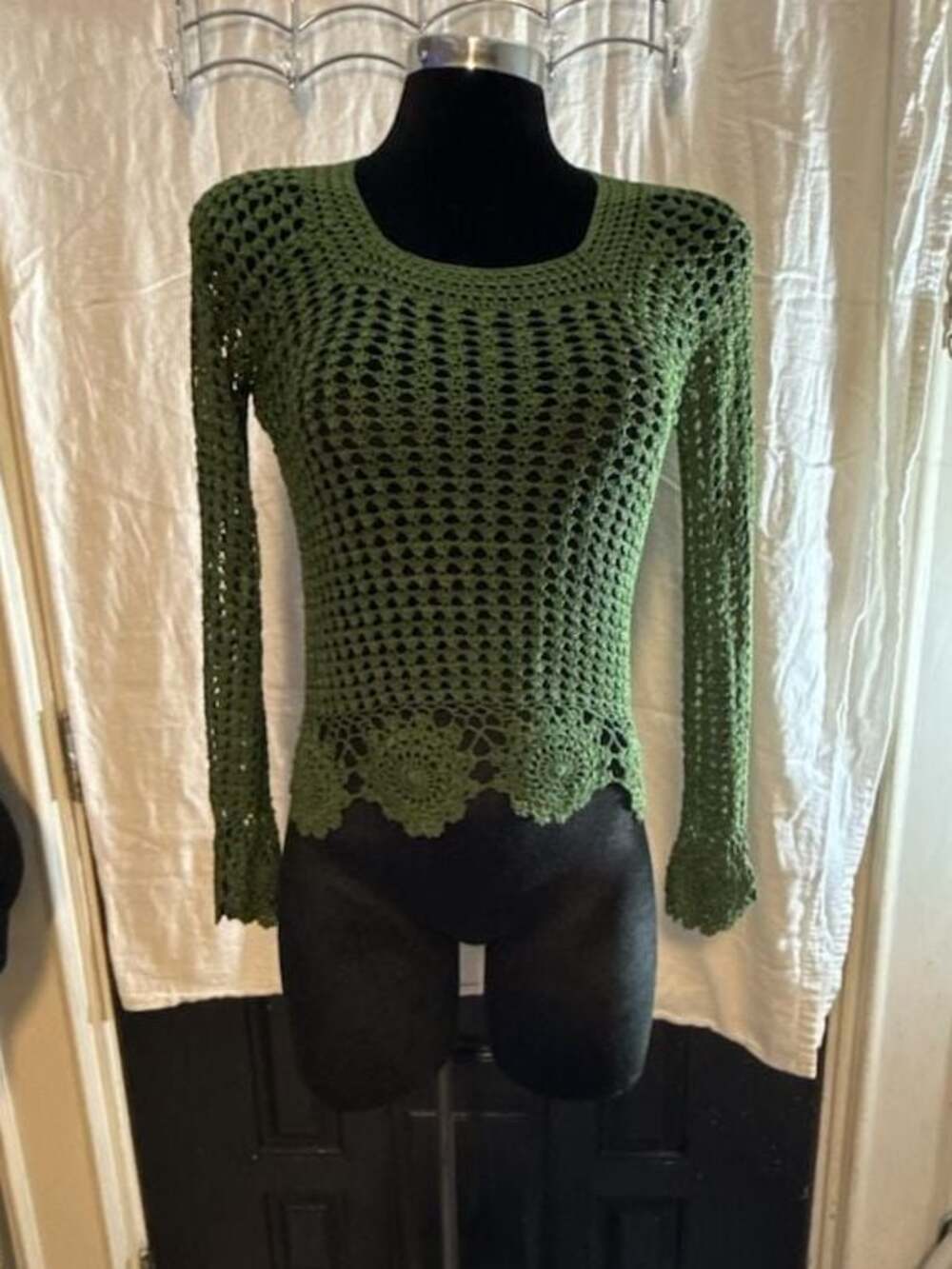 BCBG MAX AZRIA Women's Olive Green Crochet Long Sleeve Boho Bell Sleeve Knit Top